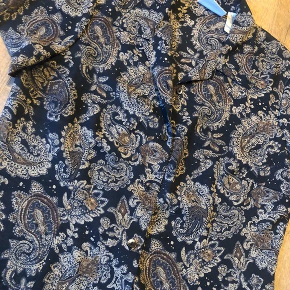 5/$20 First Issue size 10 vintage button down - Picture 2 of 4